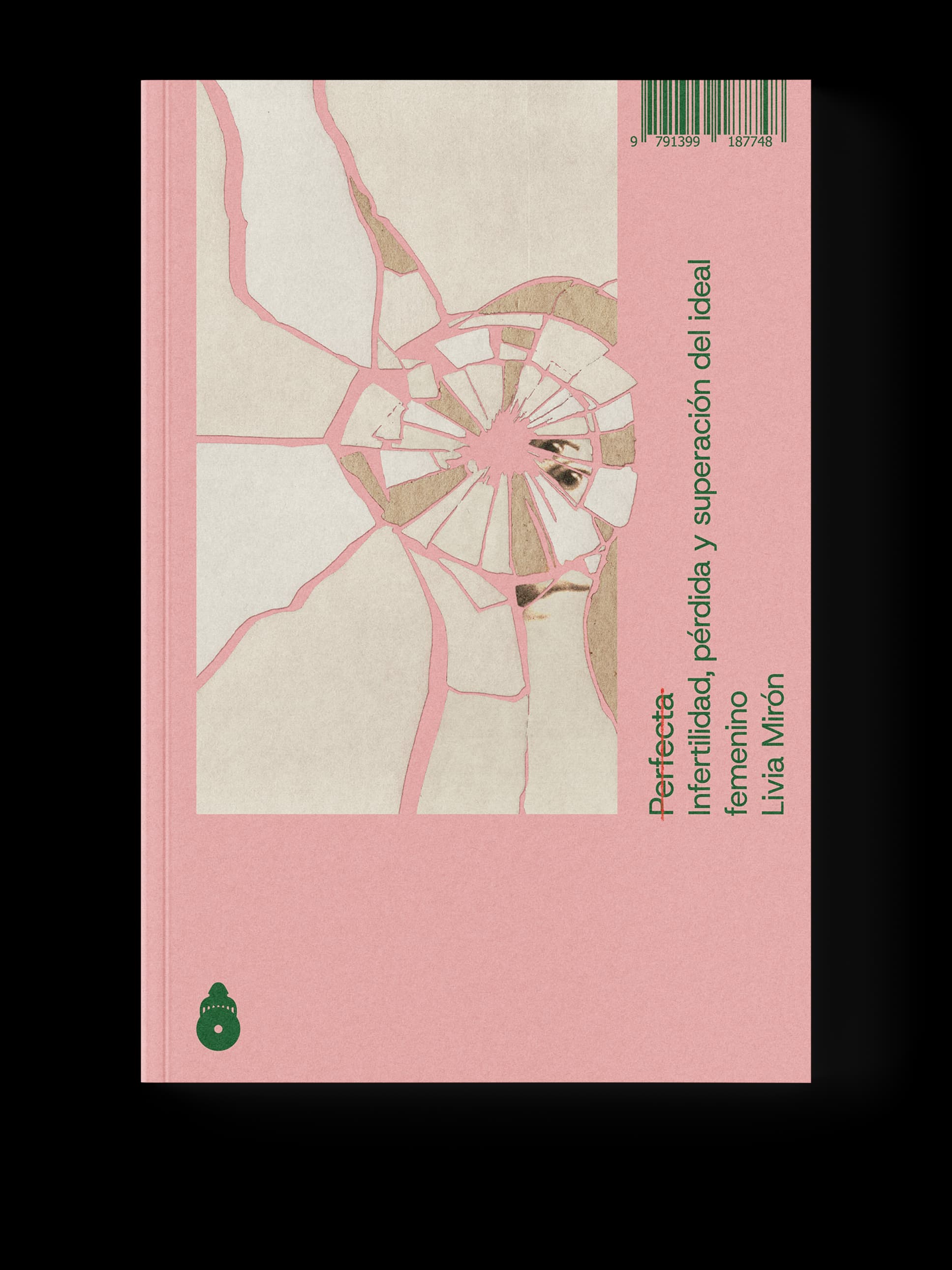 Cubierta de Perfecta, de Livia Mirón: un espejo roto sobre un fondo rosa.